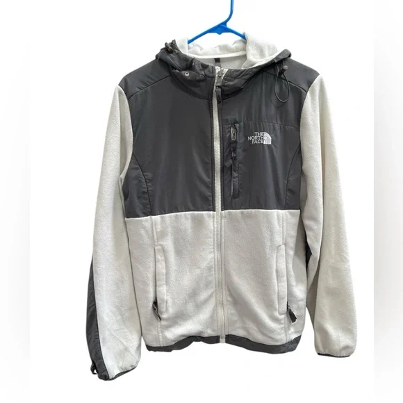 The North Face Gray and White Ski Jacket Size XL. Fits More Like Size Large - Picture 1 of 6